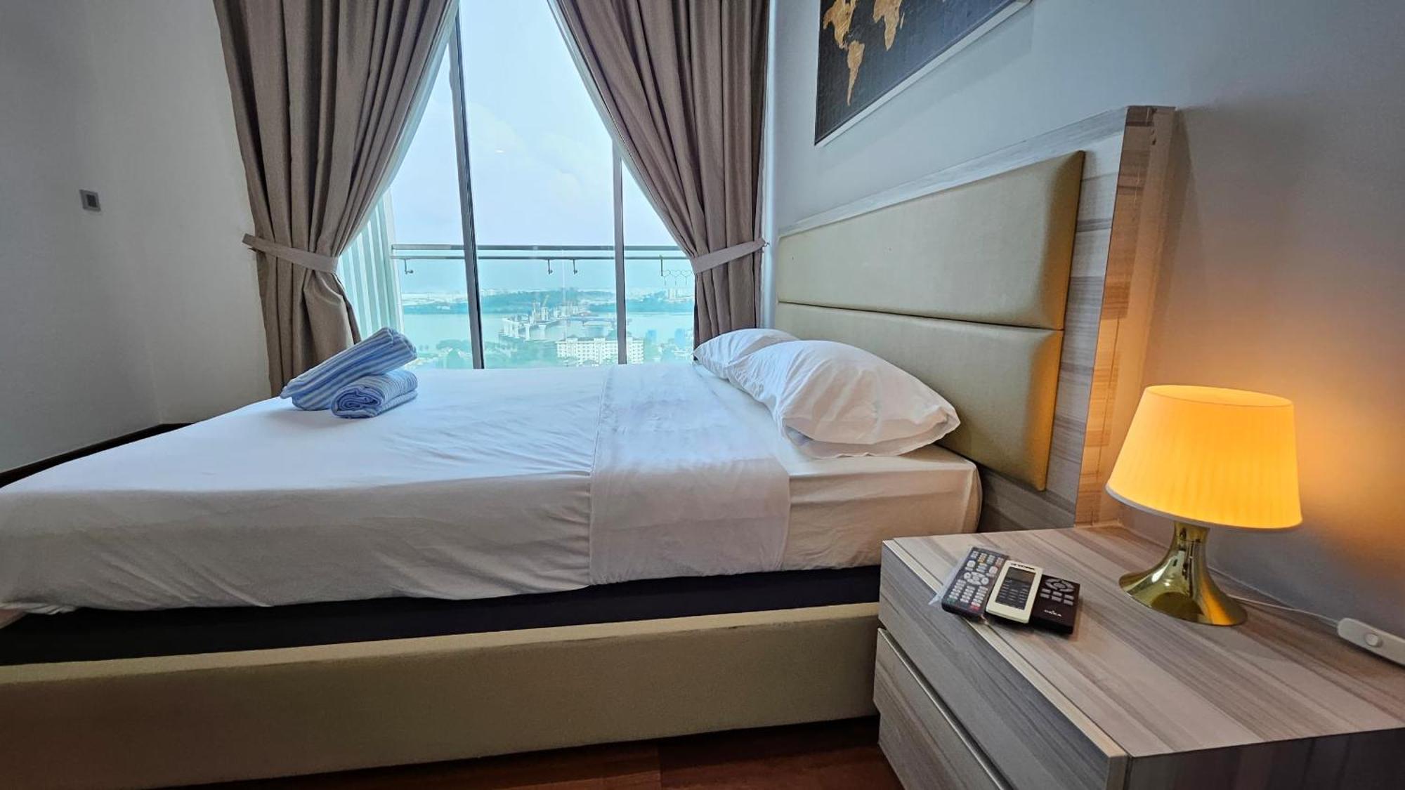 Paragon Suites Studios With Private Jacuzzi Near Ciq Rts Johor Bahru Extérieur photo