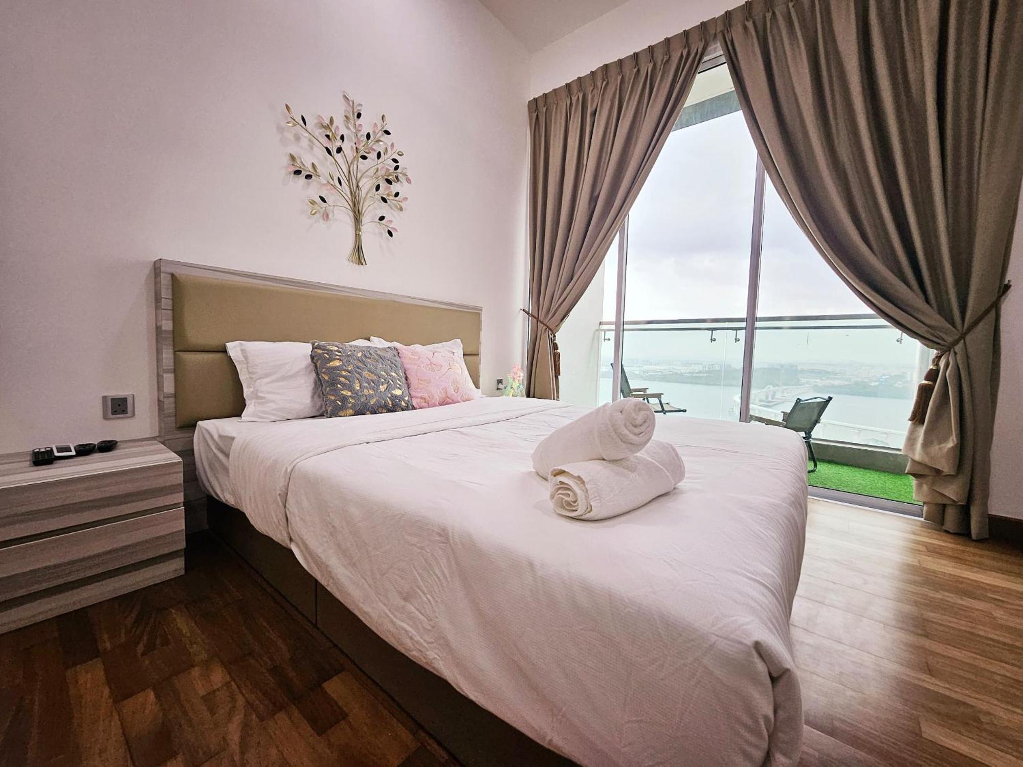 Paragon Suites Studios With Private Jacuzzi Near Ciq Rts Johor Bahru Extérieur photo