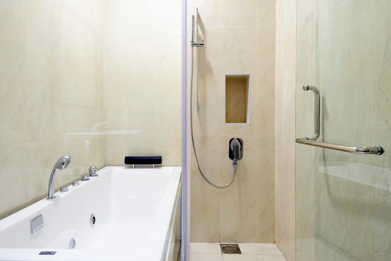 Paragon Suites Studios With Private Jacuzzi Near Ciq Rts Johor Bahru Extérieur photo