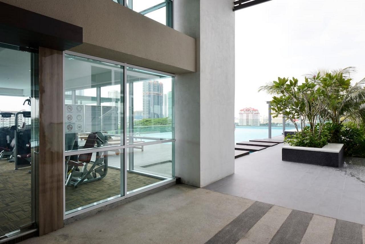 Paragon Suites Studios With Private Jacuzzi Near Ciq Rts Johor Bahru Extérieur photo